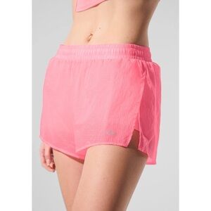 NWT Alo Yoga Game Time Short in Neon Bubblegum Pink Small